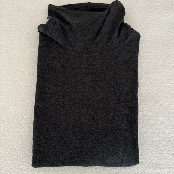 CABI short sleeve A-line grey turtleneck top size L - Picture 2 of 8